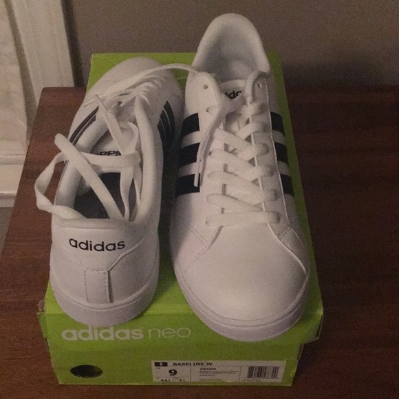 Adidas zapatos de marca nueva con caja poshmark Baseline sneaker Adidas zapatos de marca nueva con caja poshmark Baseline sneaker